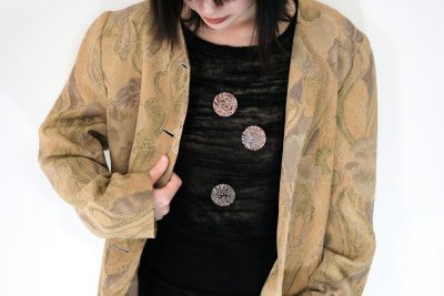 De broche is terug en dit keer draag je hem overal